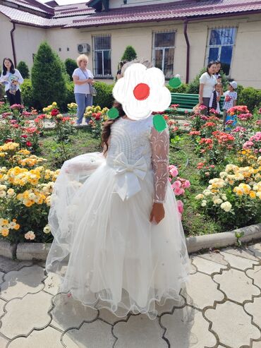 один владелиц: Детское платье, цвет - Белый, Б/у