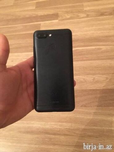 запчасти на телефон флай изи 3: Redmi 6A işləkdir her yeri salamatdır yere zada düşməyib ekranı arxası