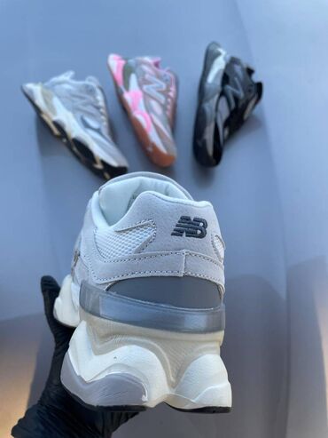 Patike: New balance 9060 patike

Novo
Brojevi 36 do 41

fb Moja Kupovina 1 — 5