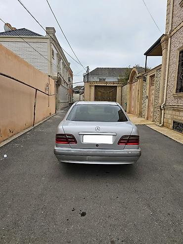 bmw 320 1996: Mercedes-Benz E 220: 2.2 l | 2001 il Sedan — 2