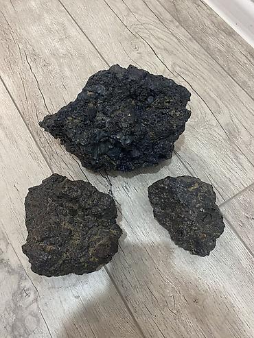 qapi dekoru: Akvarum üçün təbii daşlar 3 ededi bir yerde 30 azn — 1