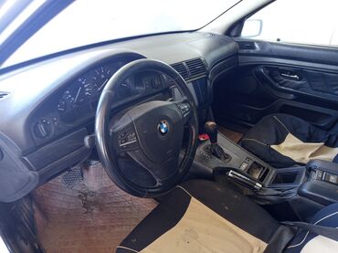 BMW: BMW 5 Series E39 sedan - Kuzov: sedan, gümüşü rəng - Nömrə nişanı: AZ — 6