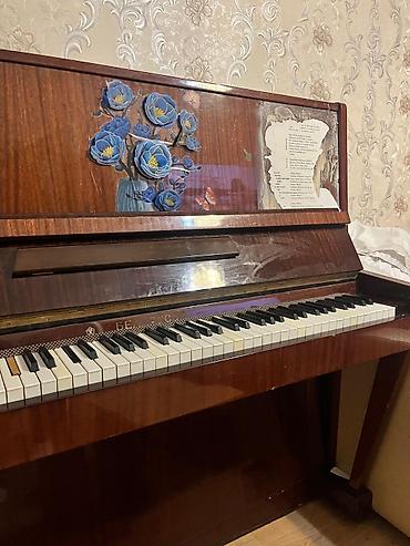saz: Upright piano – klassik taxta korpus, parıltılı tünd-qəhvəyi finiş. - — 5
