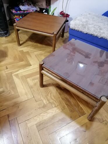 Stolovi: Stočić za dnevni ili. Ispravan. Oko 65/65/37. Ima dva ista. A — 3