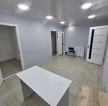 Продажа коммерческой недвижимости: Коммерческое помещение, 4-й микрорайон Площадь: 136 м² Этаж: 1-й, два — 6