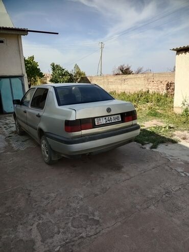 тент в аренду: Volkswagen Vento: 1993 г., 1.8 л, Механика, Бензин, Седан