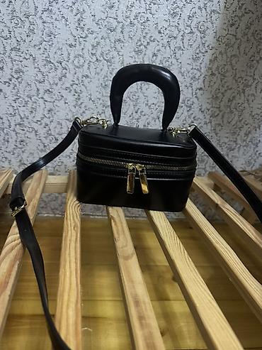 canta sumqayıt: Qara miniatür çanta – sərt formalı, kvadrat-kutucuq dizaynı. - — 1