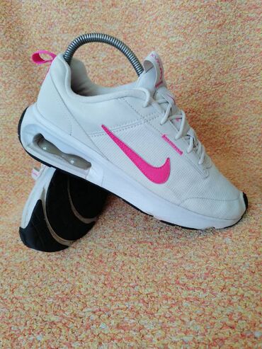 Women's Sneakers and athletic shoes: Nike, 40.5 — 9