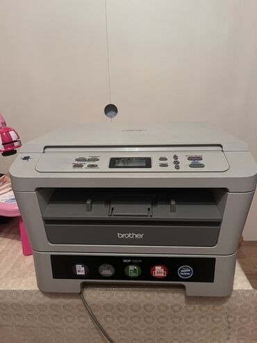 Printerlər: Sadə printer rəngsiz işlək vəziyyətdə Brother DCP-7065DN printeri ev