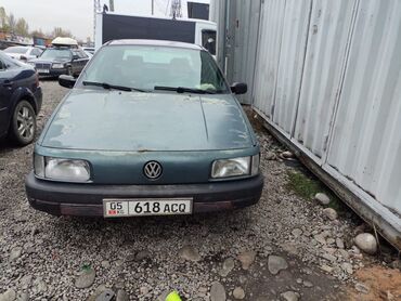 Volkswagen: Volkswagen Passat: 1988 г., 1.8 л, Механика, Бензин, Седан