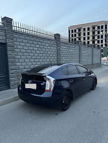 купить авто киргизия: Toyota Prius: 2015 г., 1.8 л, Вариатор, Гибрид — 3