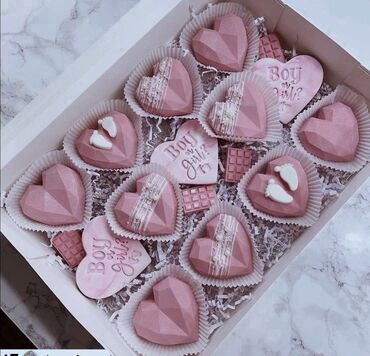 Yeni il oyuncaqları və bəzəkləri: Həndəsi ürək formalı, zərif detallarla bəzədilmiş, dekorativ qutularda -da lalafo.az — 9 Yeni il oyuncaqları və bəzəkləri: Həndəsi ürək formalı, zərif detallarla bəzədilmiş, dekorativ qutularda — 9