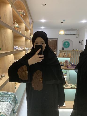 молитва: 🇦🇪 Абая с декоративными акцентами - Крой: свободный прямой силуэт — 4