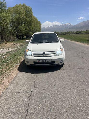 Toyota: Toyota ist: 2004 г., 1.3 л, Автомат, Бензин, Хэтчбэк