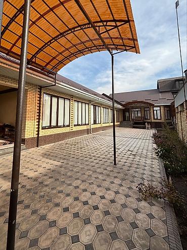 Продажа коттеджей и домов: Продаётся дом гор. Жалал абад ул. Некрасова 92 кол: комнат 9 — 5