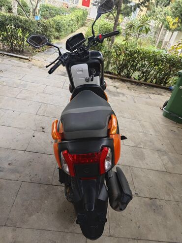 Mopedlər,skuterlər: UPMT X-MAX skuter – parlaq narıncı-qara dizayn, şəhər üçün çevik və — 6