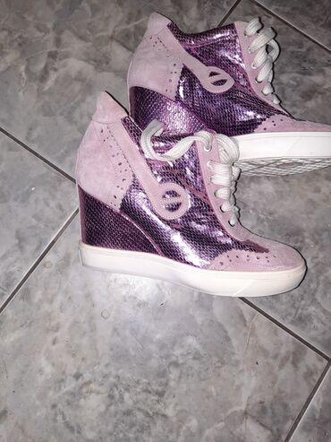 Women's Sneakers and athletic shoes: 38 — 3