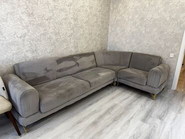 сколько стоит диван: Afa✅kumc divan satilir açılır baza var 470 azn. 
Güneşli*afa 2915