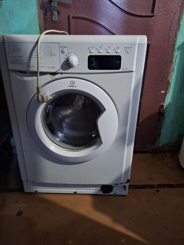 Paltaryuyan maşınlar: Paltaryuyan maşın Indesit, 5 kq, Avtomat, Qurutmasız, Kredit yoxdur