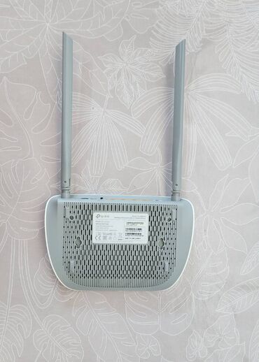 Modemlər və şəbəkə avadanlıqları: Modem router Tplink: 8961N İşləkdir,evimdə işlətmişəm ( 6 ay ).Həm — 4