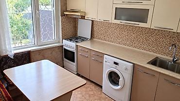 Кыймылсыз мүлк: Продаетс 3 комнатная квартира в г.Кант. Квартира расположена в самом — 1