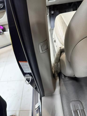 Kia: Kia Carnival minivan - Kuzov: qrafit-boz rəng, xrom ön barmaqlıq və — 14