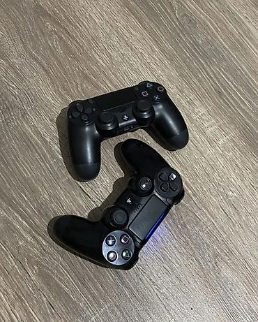 PS4 (Sony PlayStation 4): Игровая приставка Sony PlayStation 4 Slim в черном цвете. Комплект — 3