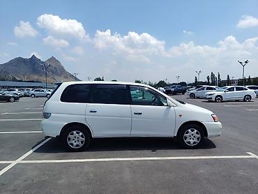 210 2 2: Toyota Gaia: 2002 г., 2 л, Автомат, Бензин, Минивэн — 5