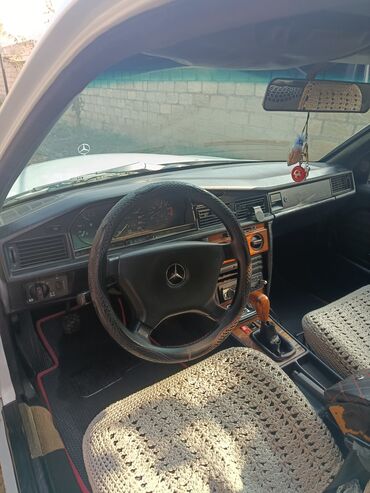 Mercedes-Benz: Mercedes-Benz 190 (W201): 2 l | 1992 il Sedan — 5