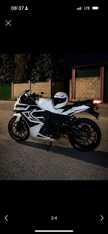 Мотоциклы: Спортивный мотоцикл в обвесе full-fairing, бело‑черная расцветка с — 3