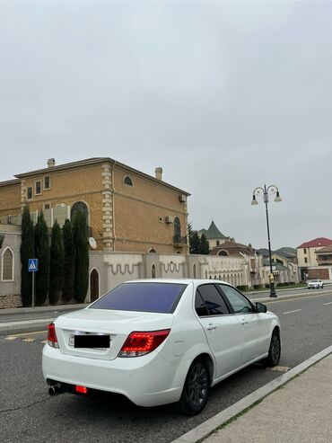 Iran Khodro: Iran Khodro : 1.7 l | 2018 il 299000 km Sedan — 3