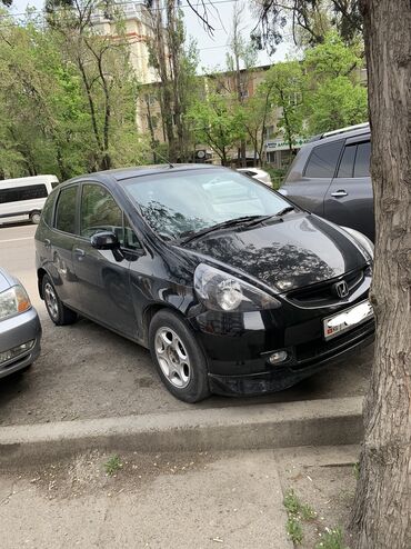 автомобиль на аренду: Сдаю в аренду: Легковое авто