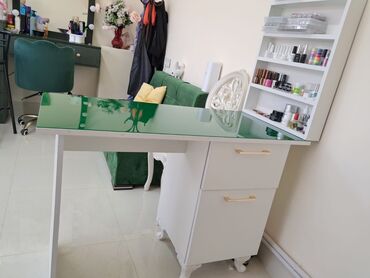 Salon masaları: Dirnaq masasi satilir 110 azn unvan lokbatan vusqa2