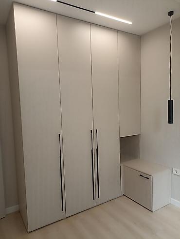 a frame: Шкаф-купе с витринными стеклянными дверями и открыенными боковыми — 4