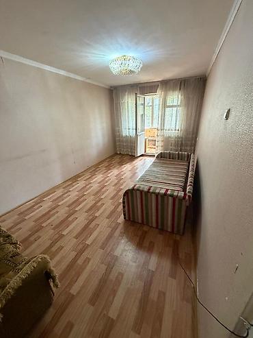 7 1: 1 комната, 32 м², 5 мкр 104 серия, 2 этаж, Косметический ремонт — 1