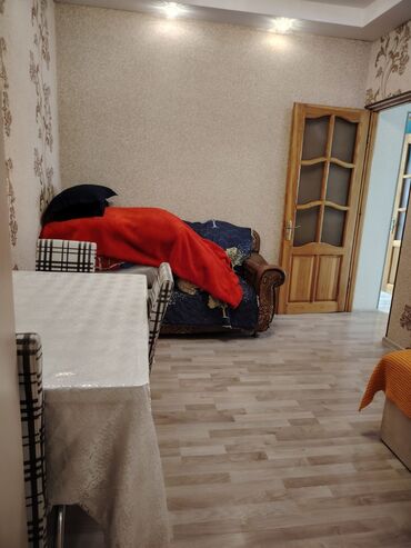 Həyət evləri və villaların satışı: Bu iki mərtəbəli ev, kərpic və suvaq fasadın birləşməsi ilə — 15