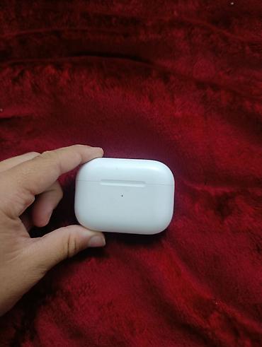 наушники apple airpods 1: Беспроводные наушники-вкладыши с зарядным кейсом (белые) - — 4
