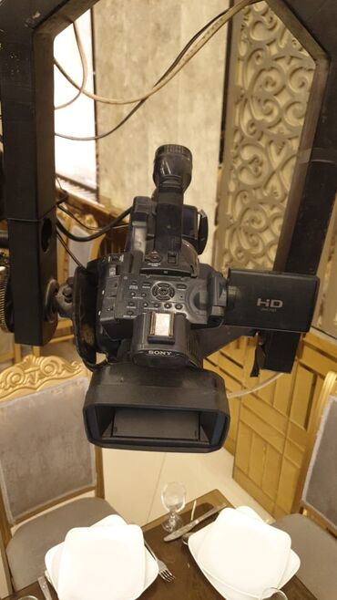 купить айфон 15 про в баку: Sony vidiokamera satilir. Tam islek problemsiz. 1150 manat. Baki