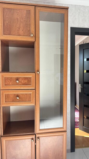 Rəflər: İşlənmiş, Açılan, 1 qapı Düz dolab, Servant, Azərbaycan