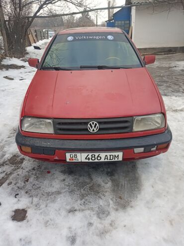 Volkswagen: Volkswagen Vento: 1993 г., 2 л, Механика, Бензин, Седан