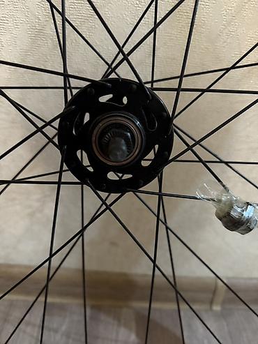 Велозапчасти: Переднееколесо 26 Диаметр: 26 Обод: двойной алюминиевый, под — 9