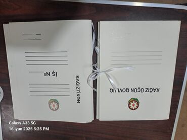 Xəritələr: Kağız sənədlərini saxlamaq üçün nəzərdə tutulmuş, ağ rəngli, iplə