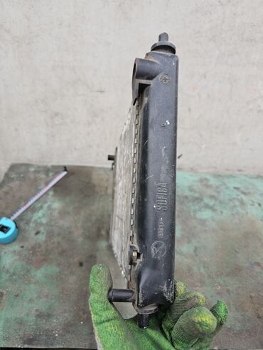 Радиаторы: Радиатор охлаждения двигателя Volkswagen Polo 2, 1985г.в. Оригинал — 11