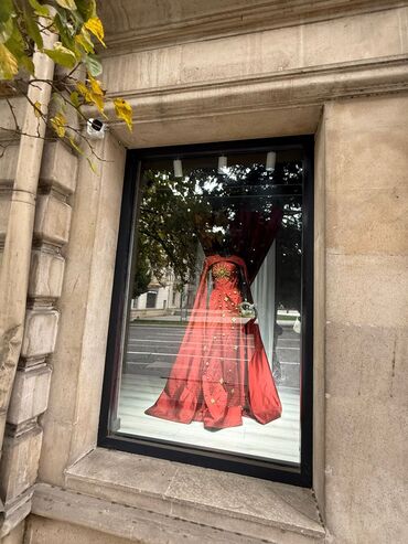 Manikür, pedikür: Gəlinlik və ziyafət geyimləri salonu Hazır işlək atelye satılır (hazır — 1