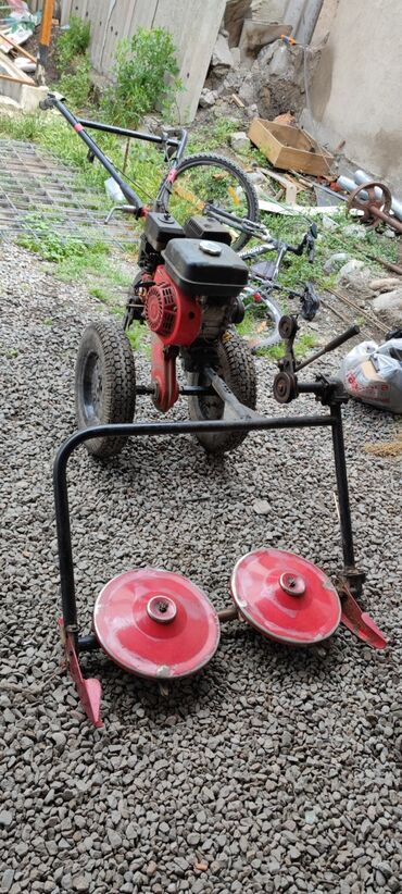 агротурк бишкек сельхозтехника: Мотоблок с роторной косилкой. Все работает, но дымит мотор, нужно