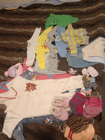 Верхняя одежда: Вещи для девочки на 6-9 месяцев. 2 флисовых тёплых слипика, 1 тонкий