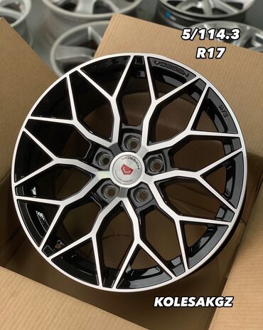 Диски: Литые Диски R 17 Vossen, Комплект, отверстий - 5, Новый