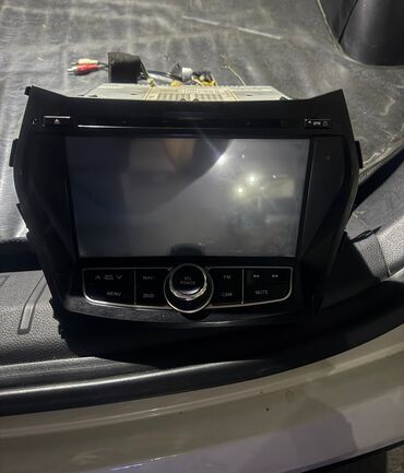 Digər aksesuarlar: HYUNDAI SANTAFE original manitordu islek veziyyetdedir.
070 309 93 21