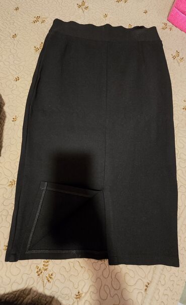 Qadın şalvarları: Bu dəstə müxtəlif üslublu dörd qadın şalvarı və bir qara ətək — 6