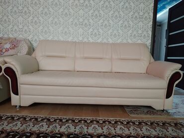 двухяросный диван: Цвет - Белый, Б/у